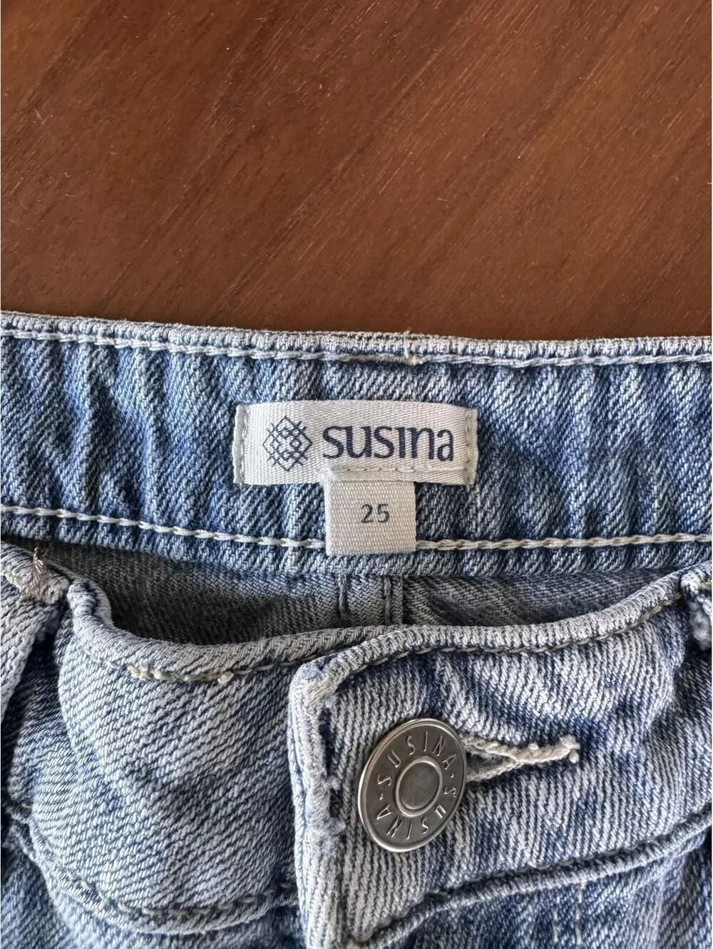 Susina Distressed Boyfriend Jean Shorts Size 25 Light Wash Rolled Cuff